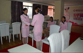 以禮導(dǎo)醫(yī)，以情暖心——贛州安太婦產(chǎn)醫(yī)院開展導(dǎo)醫(yī)禮儀培訓(xùn)提升服務(wù)質(zhì)量